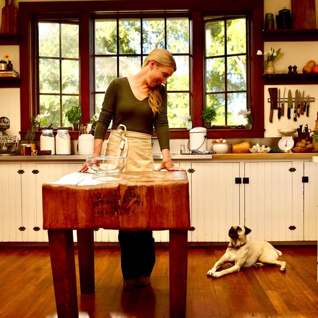 Elizabeth Poett Net Worth in 2025, Biography, Family & More